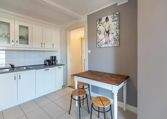 Neustadt-husum 아파트 *